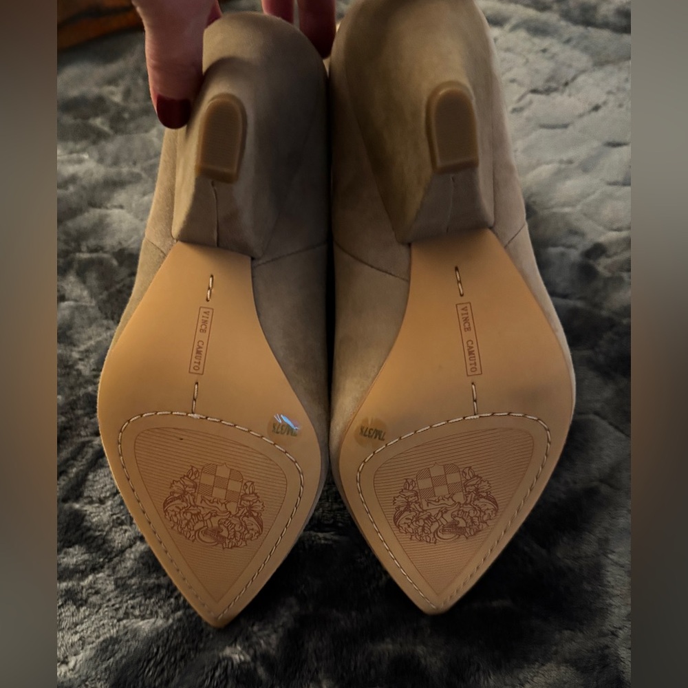 Elegant Tan Women's Ankle Boots - Picture 4 of 4